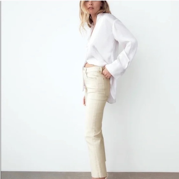 Zara High Rise Mini Flare Jeans 🦋 - Picture 2 of 3